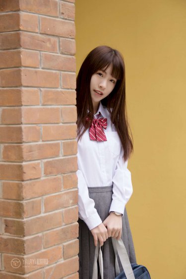 不扣钮的女孩
